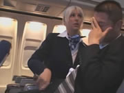 洋妞乘務員在飛機上幫乘客打JJ