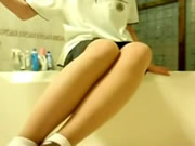 台灣女生在衛生間裡發騷